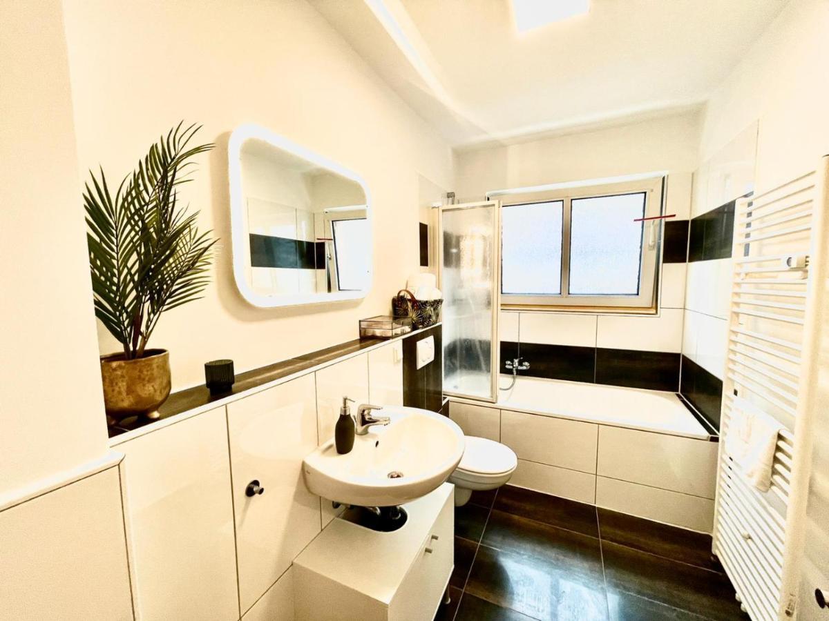 Gemuetliche & Individuelle Ferienwohnungen In Krefeld - Junik Apartments Luaran gambar
