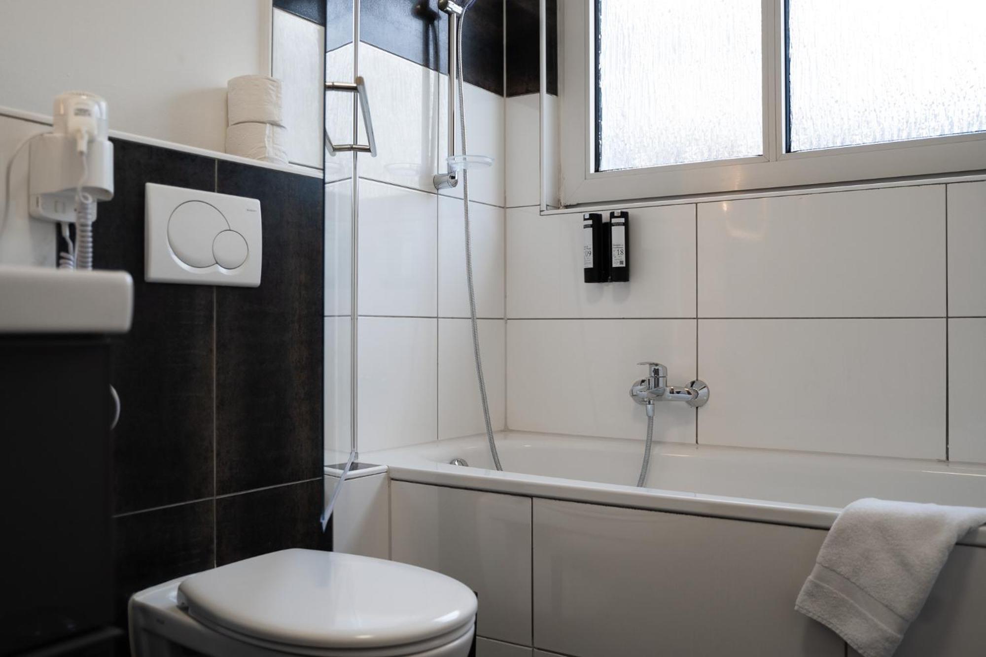 Gemuetliche & Individuelle Ferienwohnungen In Krefeld - Junik Apartments Luaran gambar
