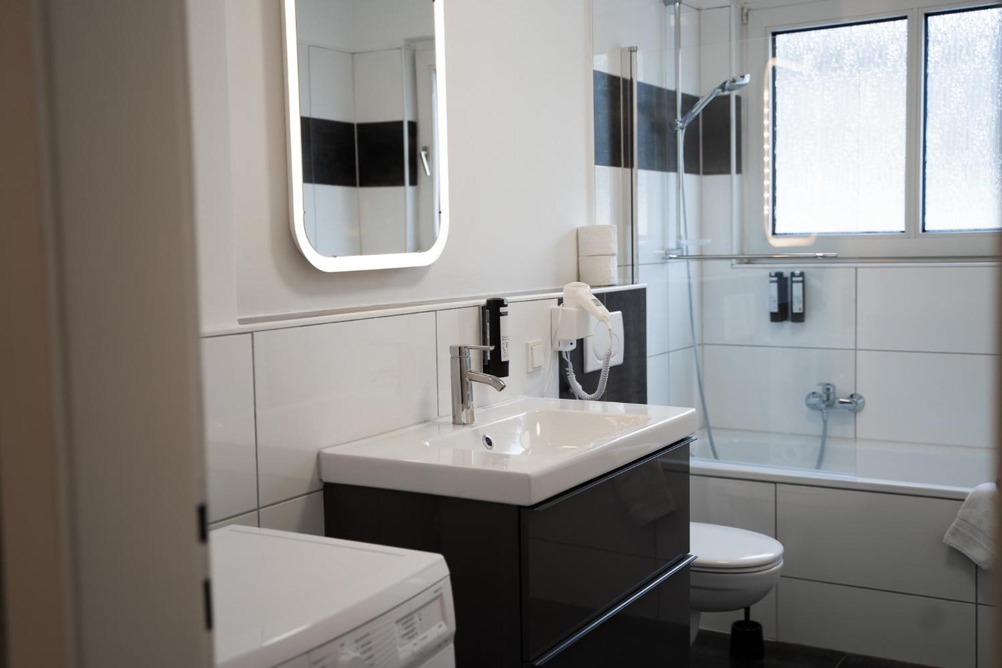 Gemuetliche & Individuelle Ferienwohnungen In Krefeld - Junik Apartments Luaran gambar