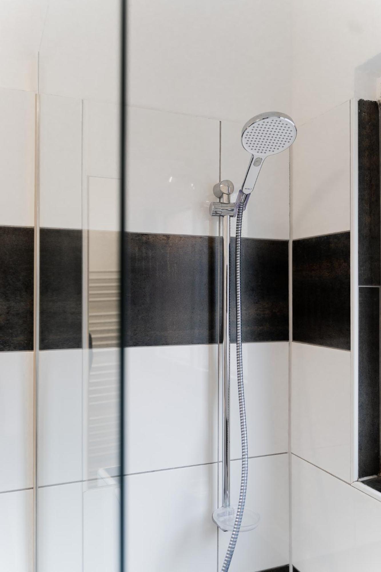 Gemuetliche & Individuelle Ferienwohnungen In Krefeld - Junik Apartments Bilik gambar