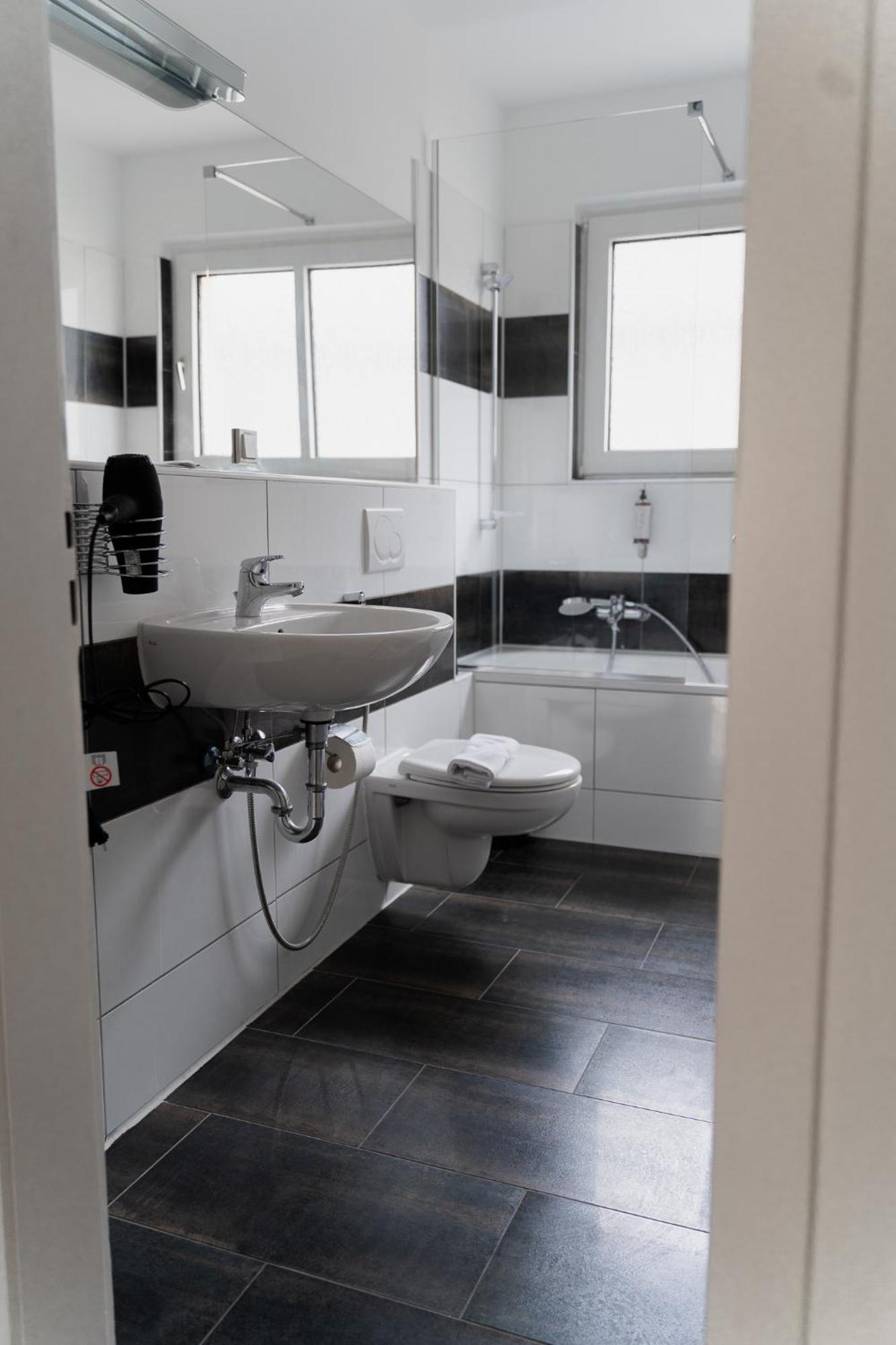 Gemuetliche & Individuelle Ferienwohnungen In Krefeld - Junik Apartments Bilik gambar