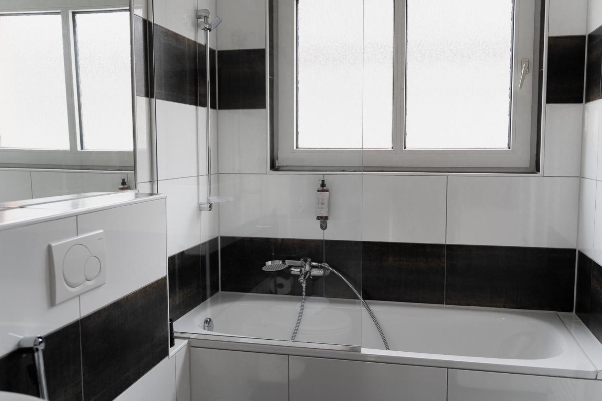 Gemuetliche & Individuelle Ferienwohnungen In Krefeld - Junik Apartments Bilik gambar